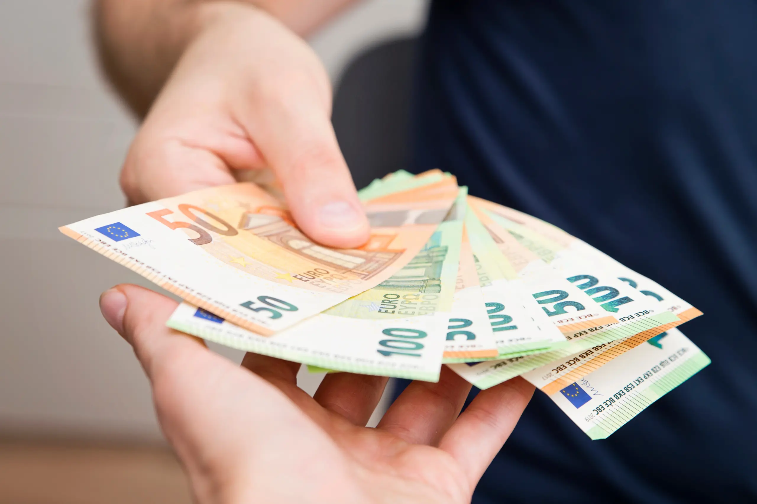 Hand mit Geldfächer Hand mit Geldfächer